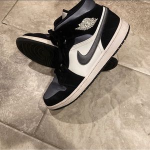 Air Jordan 1s mids